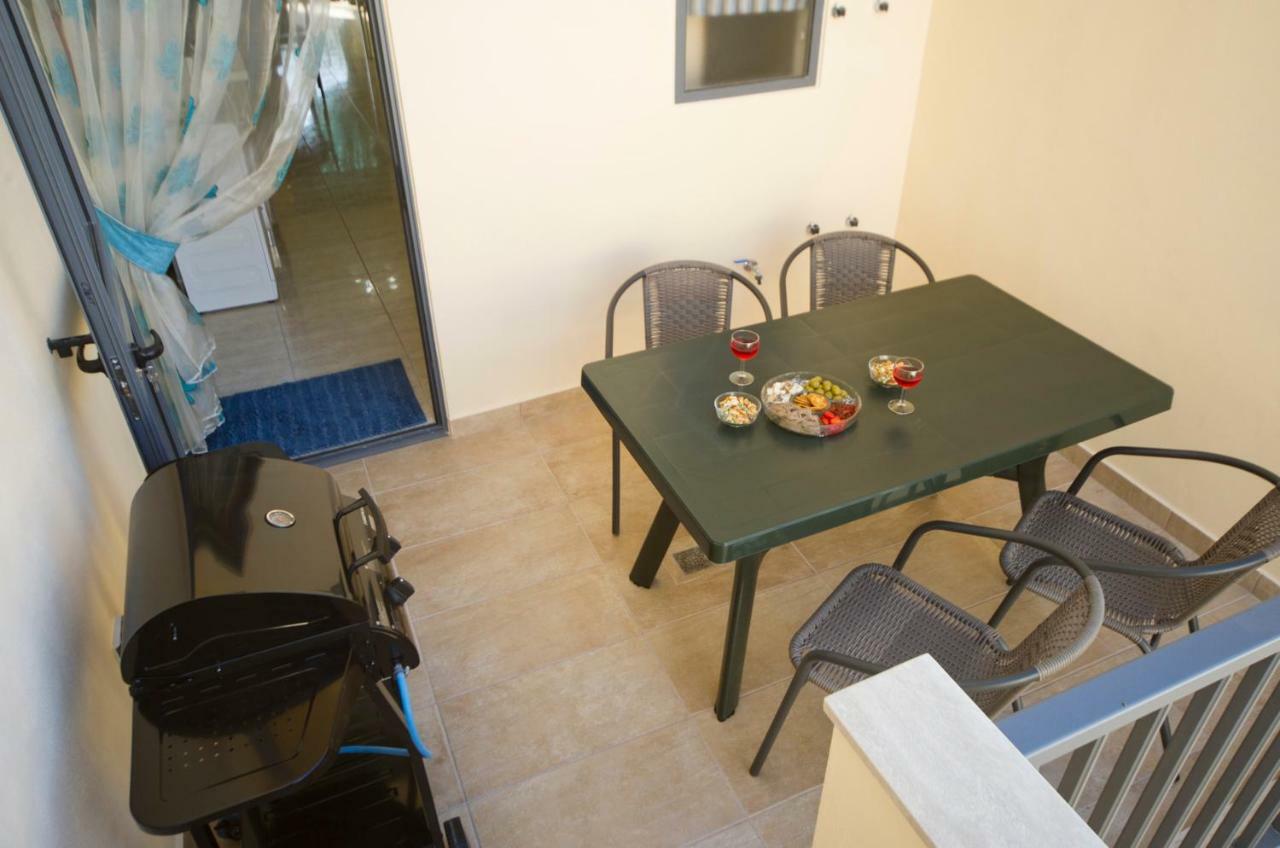 Sliema Duplex 1 Bedroom Apartment With 2 Bathrooms- Sleep 4 Extérieur photo