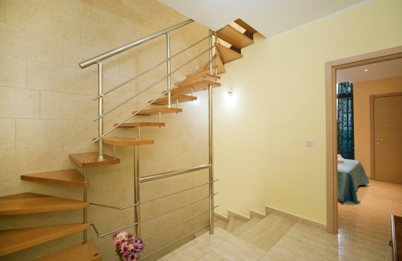 Sliema Duplex 1 Bedroom Apartment With 2 Bathrooms- Sleep 4 Extérieur photo